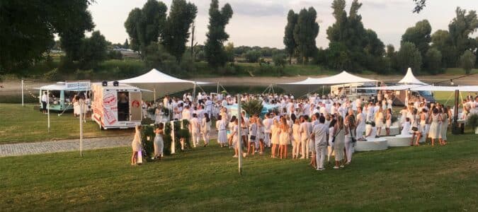 Beefbusters versorgt Partygäste auf Sommerfest im Freien