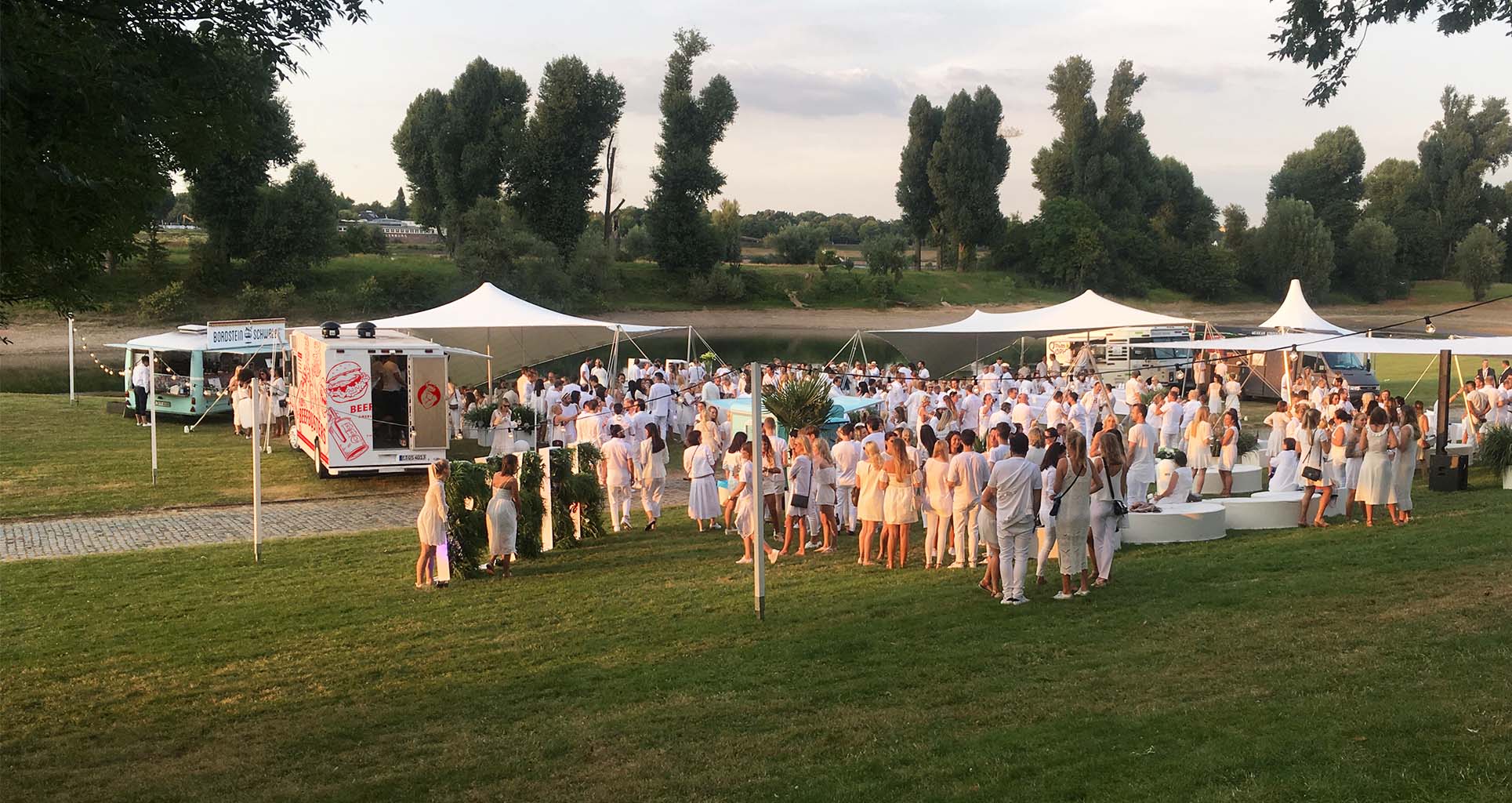 Beefbusters versorgt Partygäste auf Sommerfest im Freien